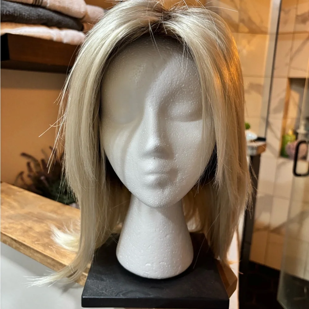 Blonde Women's Wig - Picture 1 of 10